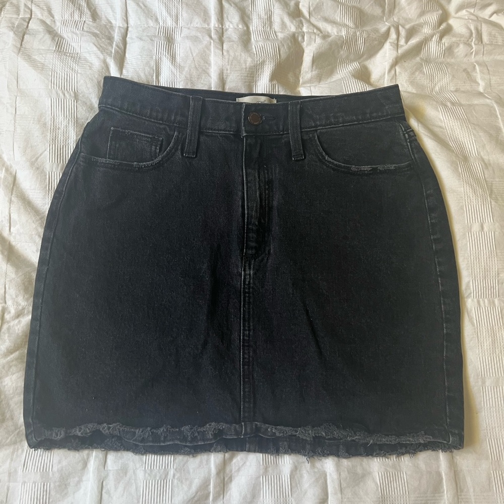 Distressed/faded black denim frayed hem high-waisted pencil mini skirt